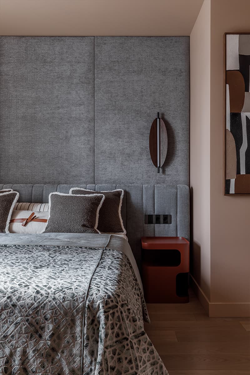 Теплые карамельные оттенки в интерьере квартиры в мансарде — проект бюро IB-design