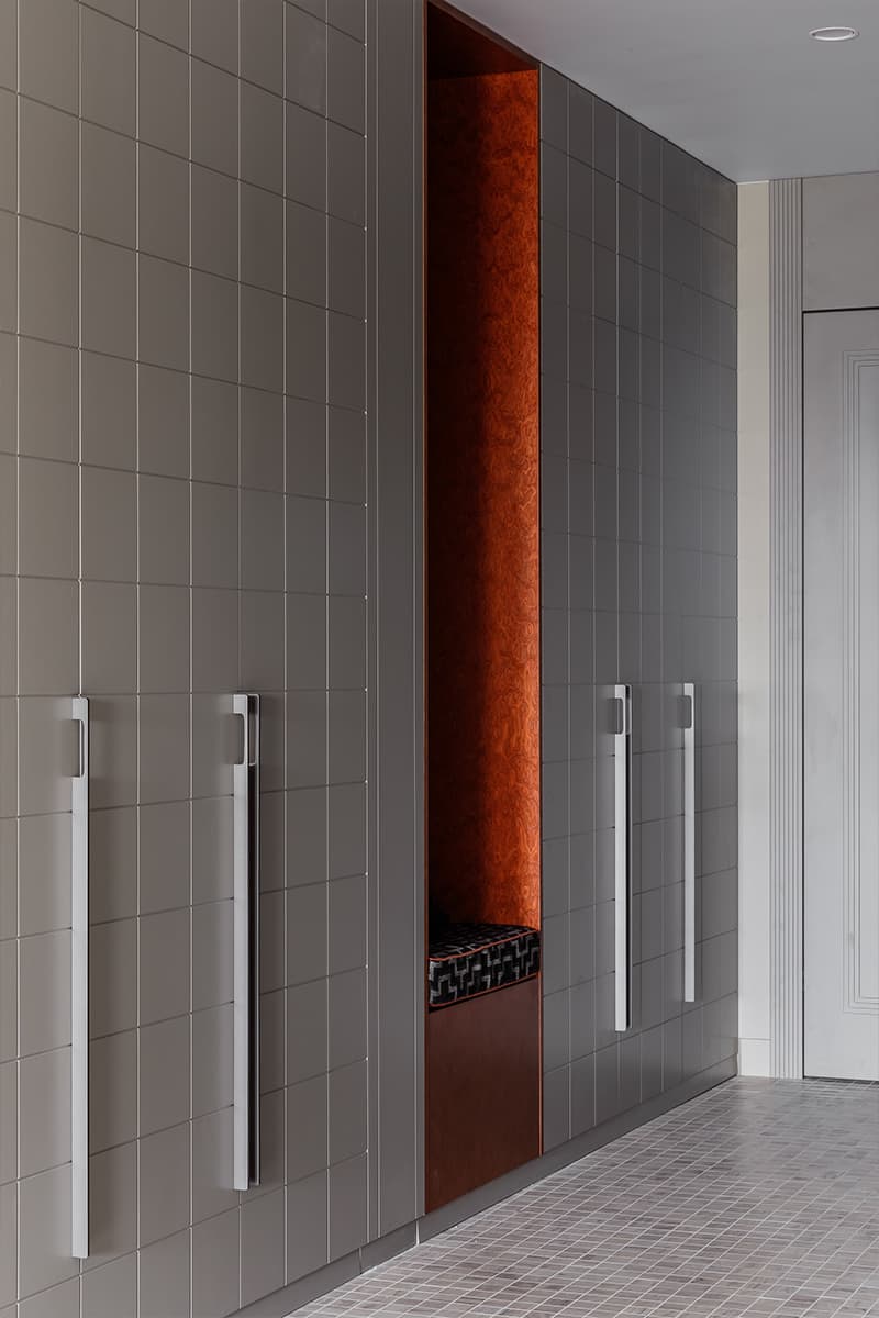 Теплые карамельные оттенки в интерьере квартиры в мансарде — проект бюро IB-design