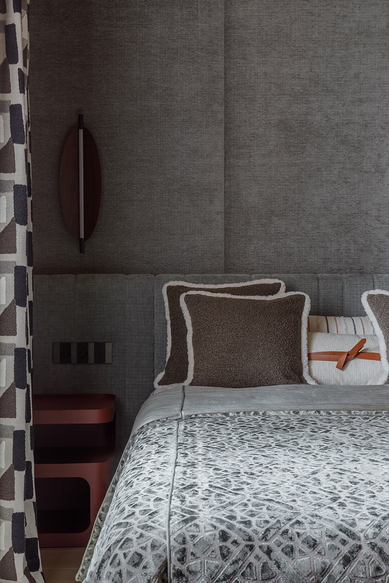 Теплые карамельные оттенки в интерьере квартиры в мансарде — проект бюро IB-design