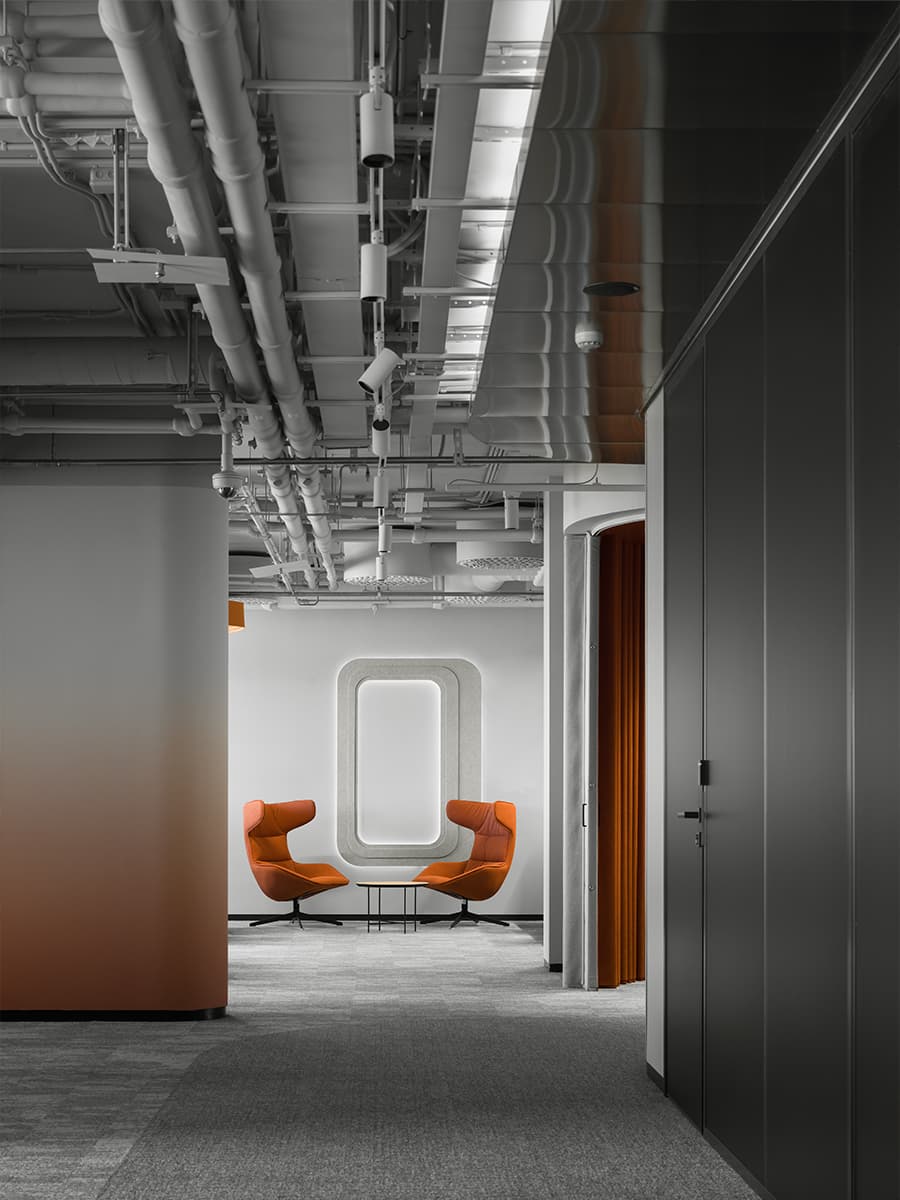 Образ ядра галактики в интерьере технологичного офиса — проект IND Studio