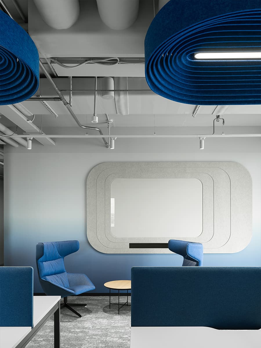 Образ ядра галактики в интерьере технологичного офиса — проект IND Studio