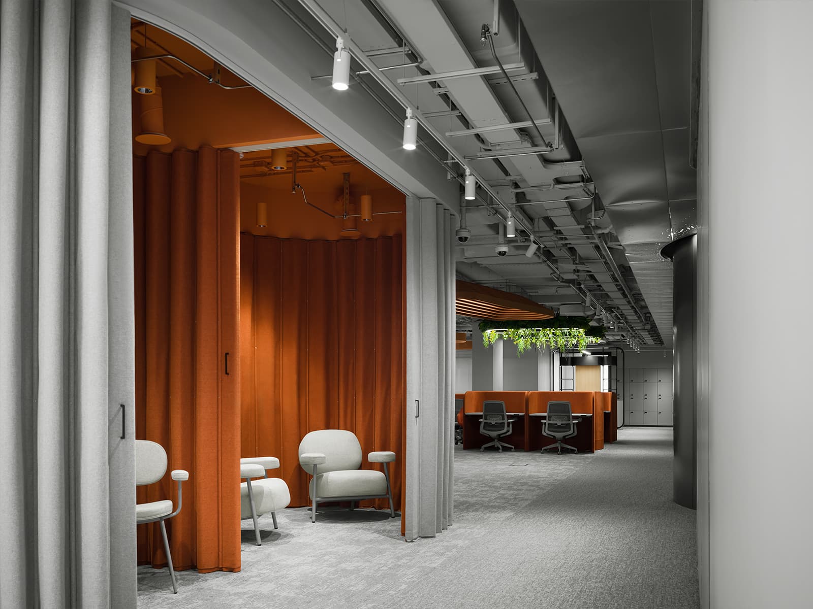 Образ ядра галактики в интерьере технологичного офиса — проект IND Studio