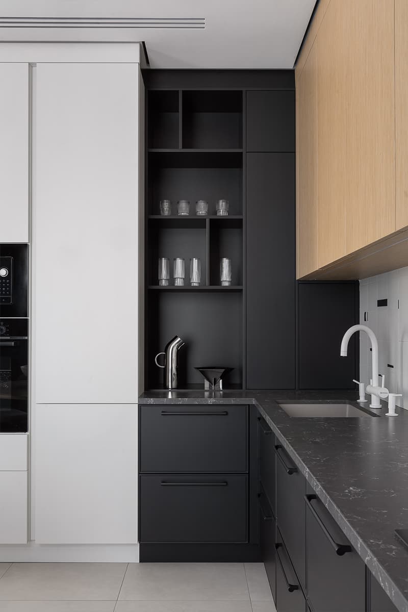 Акцентная кирпичная стена в интерьере «галерейной» квартиры — проект Дины Вафиной