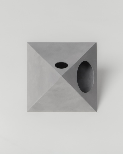 Бюро .dpt представило вазу в форме октаэдра