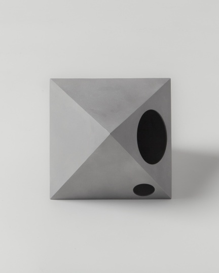 Бюро .dpt представило вазу в форме октаэдра