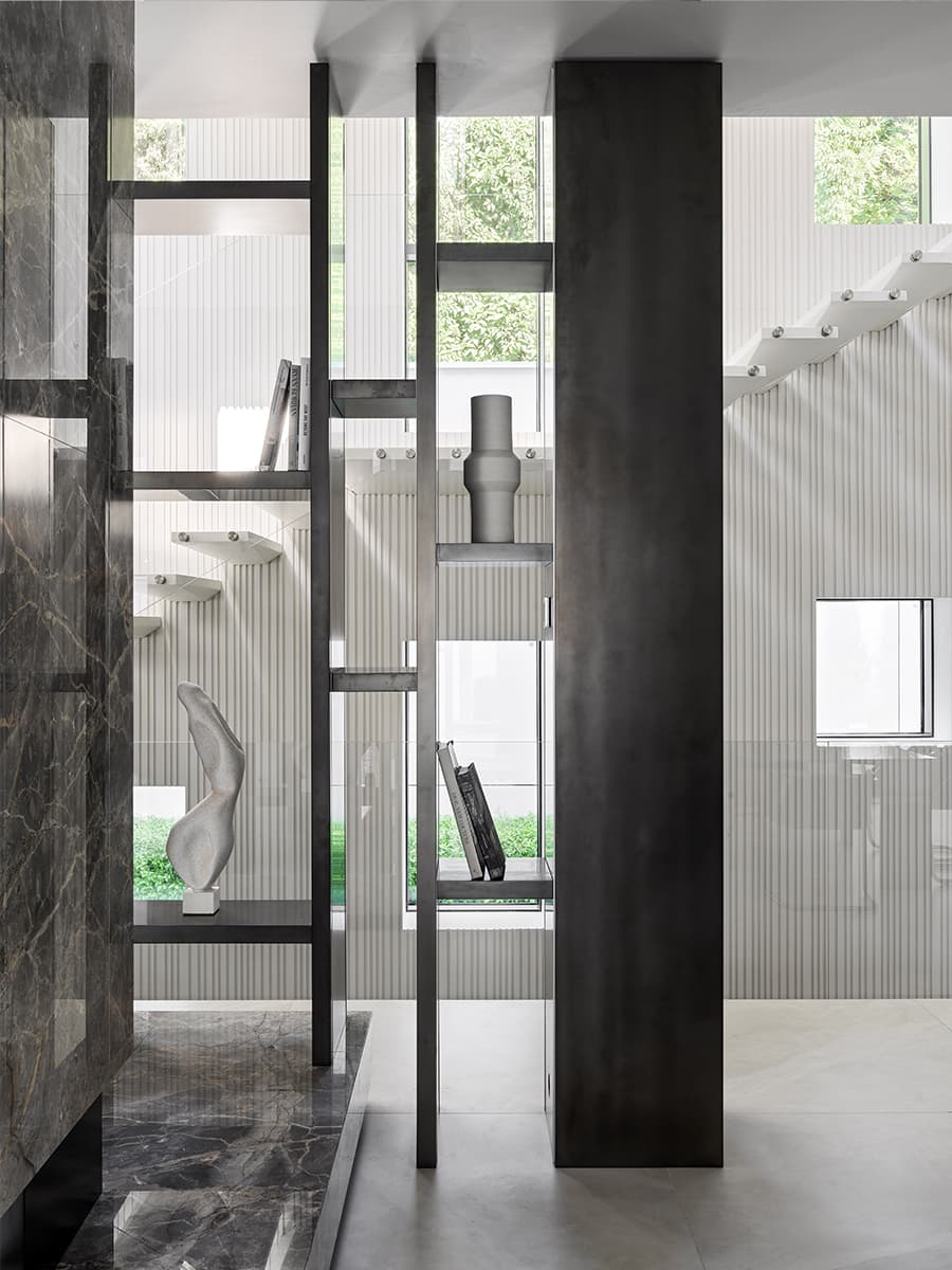 Строгость стали и стекла в интерьере загородного дома — проект студии VFORM