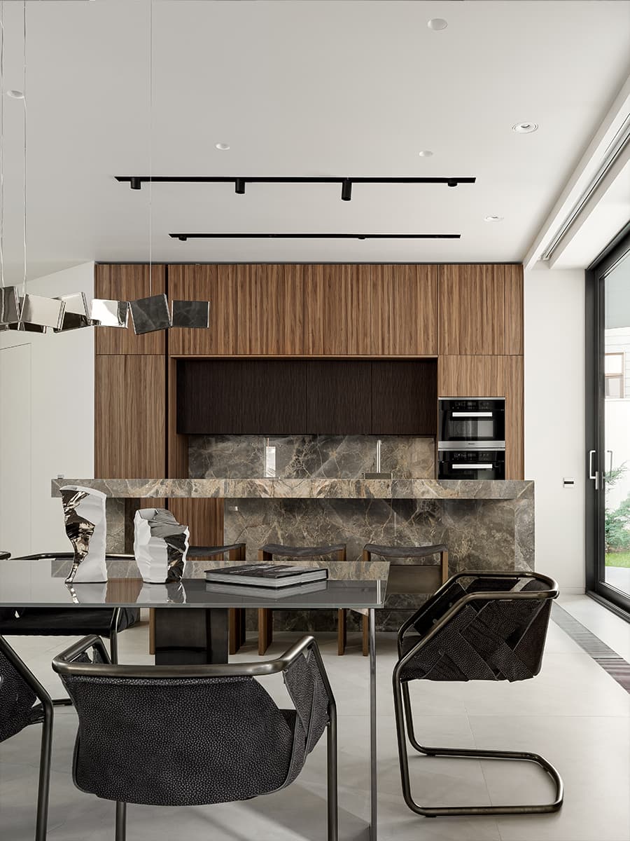 Строгость стали и стекла в интерьере загородного дома — проект студии VFORM