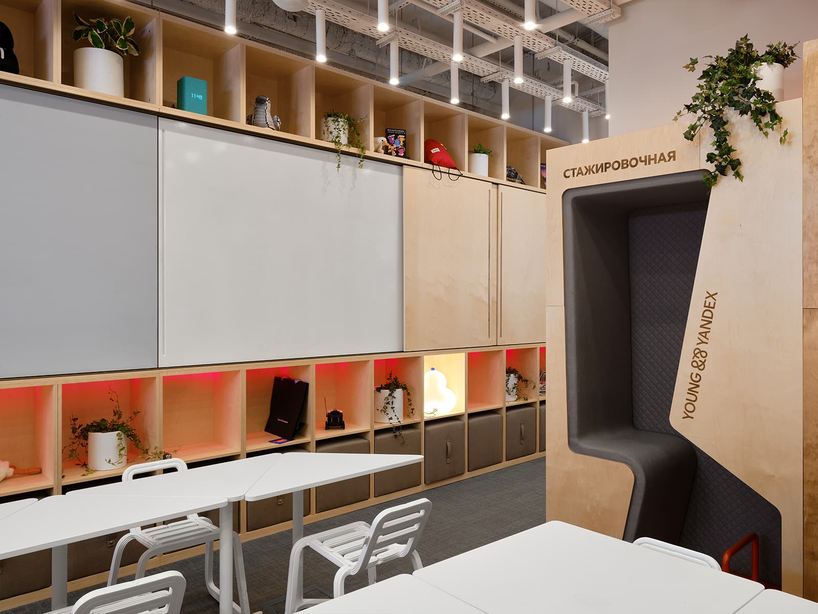 Гибкий интерьер учебной аудитории в российском вузе — проект nefa architects