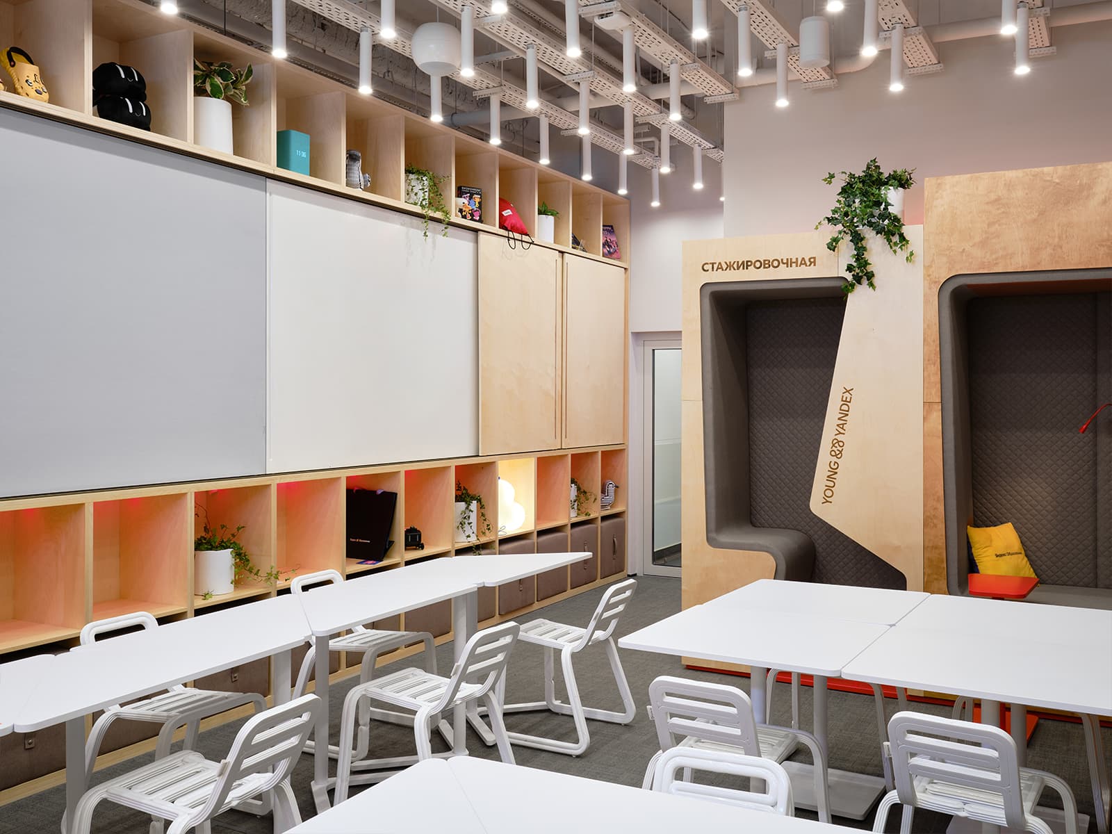 Гибкий интерьер учебной аудитории в российском вузе — проект nefa architects