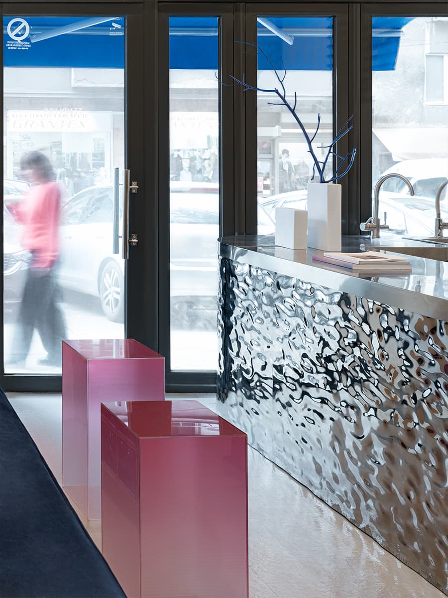 Красочный интерьер кофейни в Белграде — проект Ольги Богаткиной