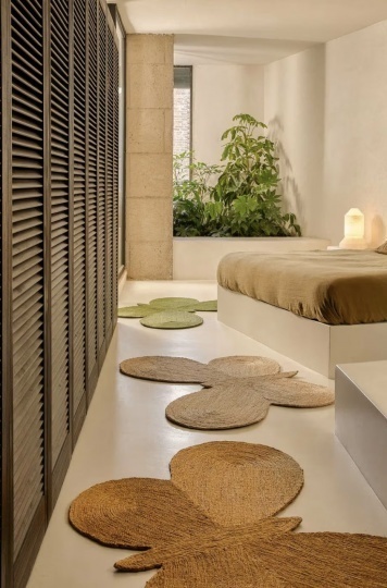 Бренд nanimarquina переосмыслил рисунки Люсии Имз в коллекции ковров