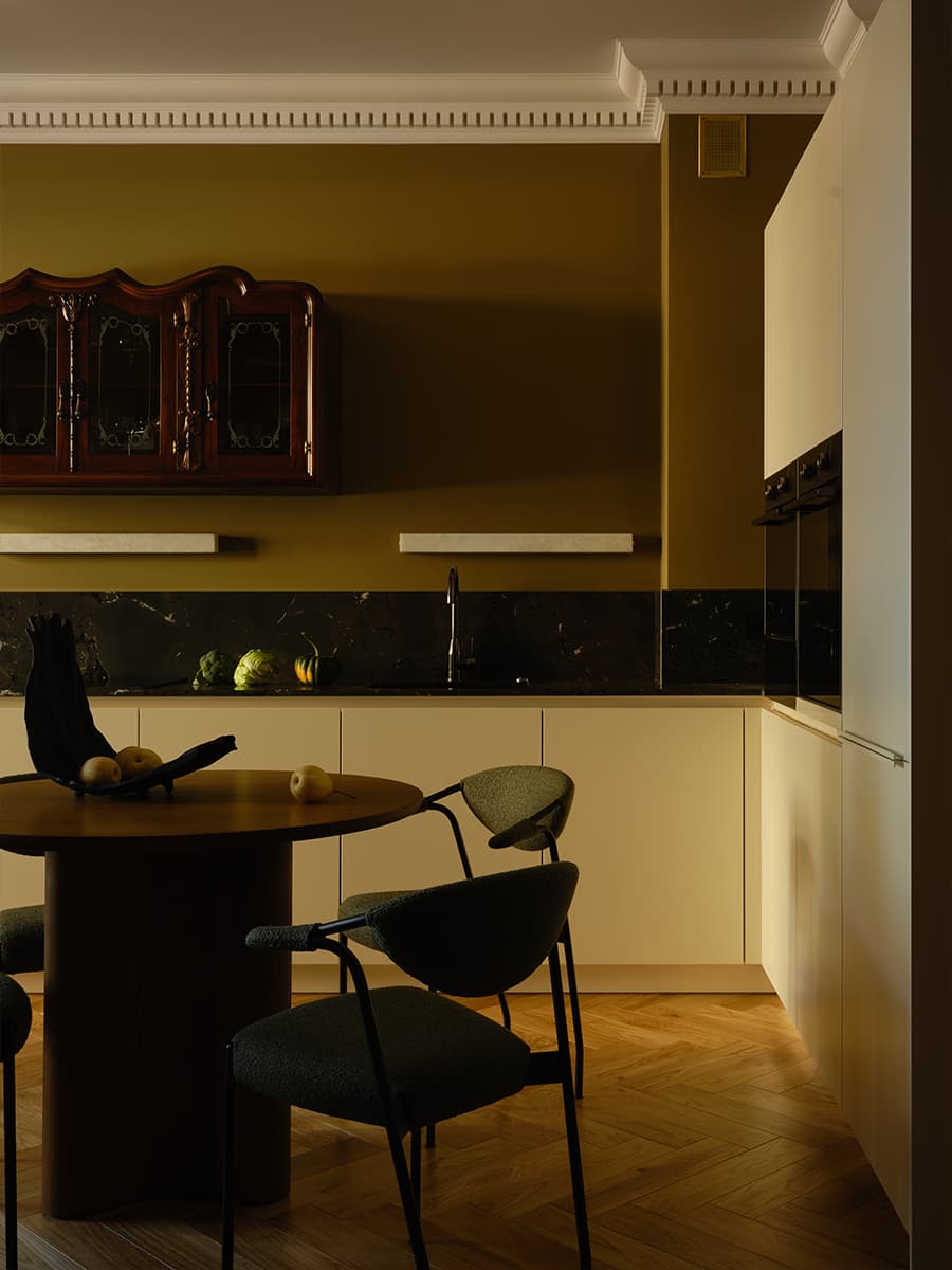 Колоритный интерьер квартиры с винтажными деталями — проект студии дизайна и декора MISURA HOME