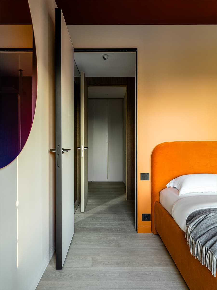 Бордовые акценты в интерьере квартиры для девушки-блогера — проект Александры Дашкевич