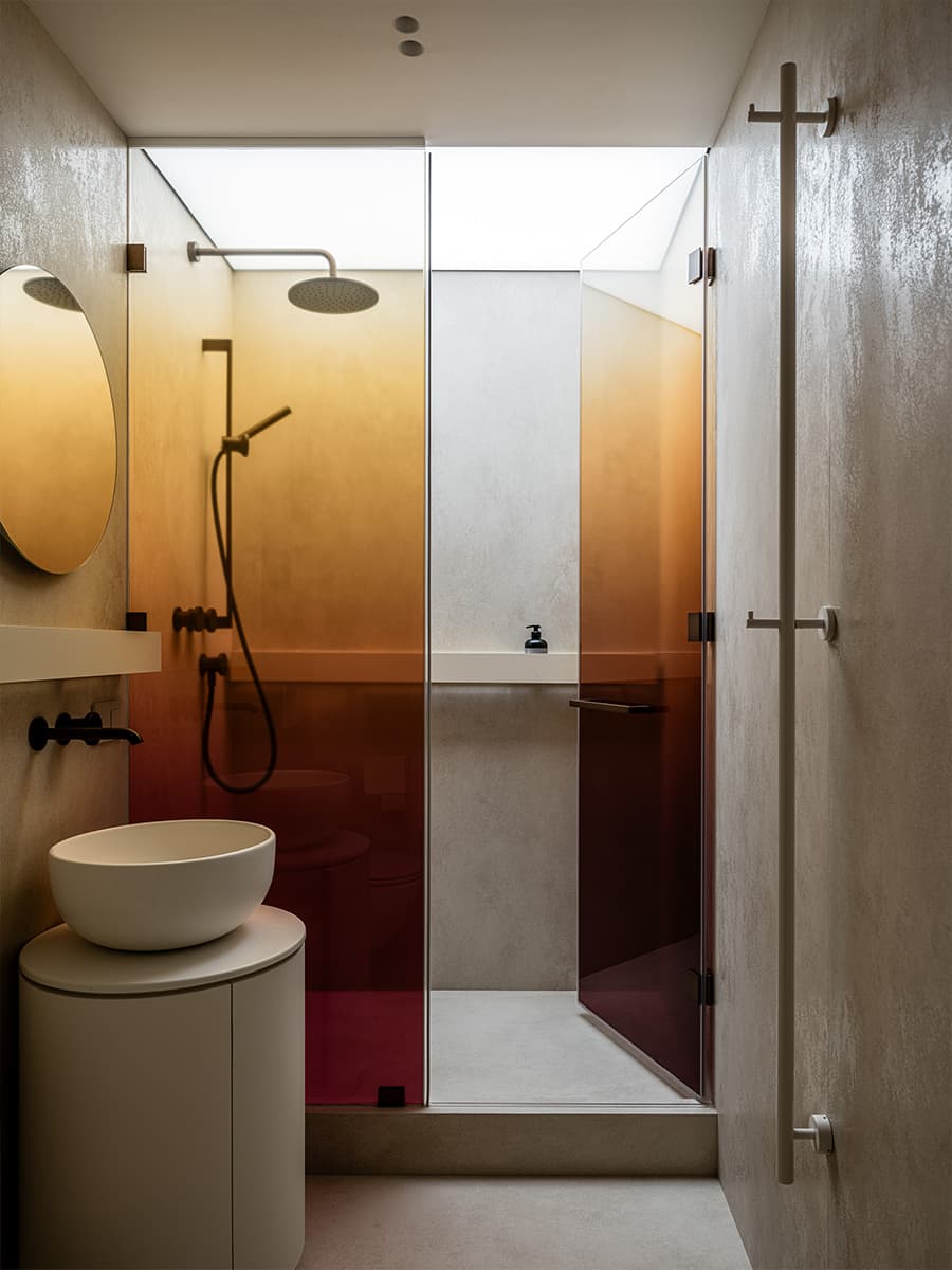 Бордовые акценты в интерьере квартиры для девушки-блогера — проект Александры Дашкевич