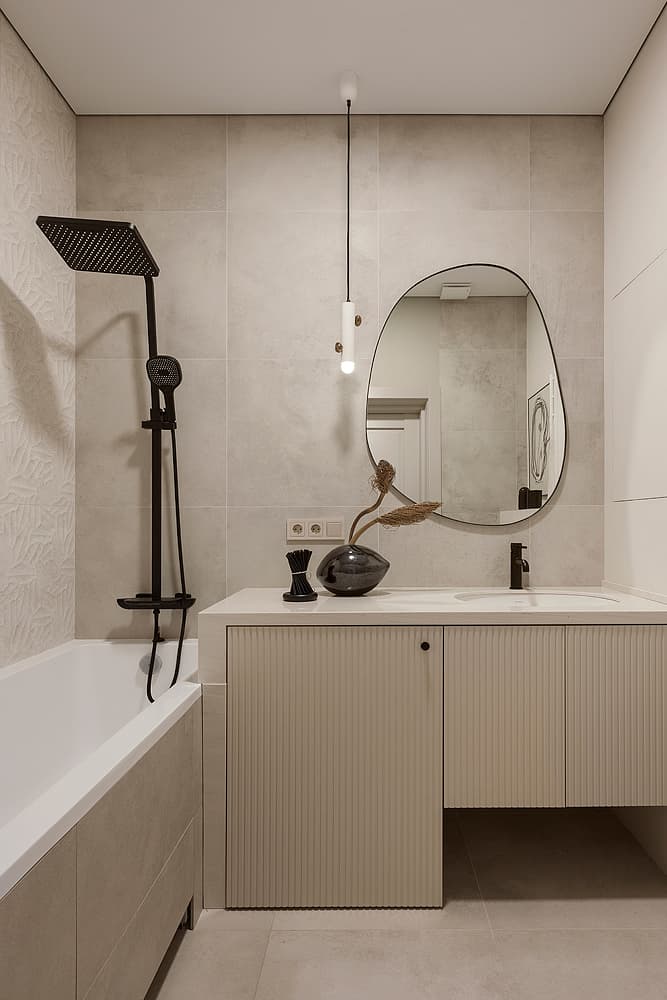 Геометрические панно и отсылки к африканскому искусству в интерьере квартиры — проект Екатерины Владимировой