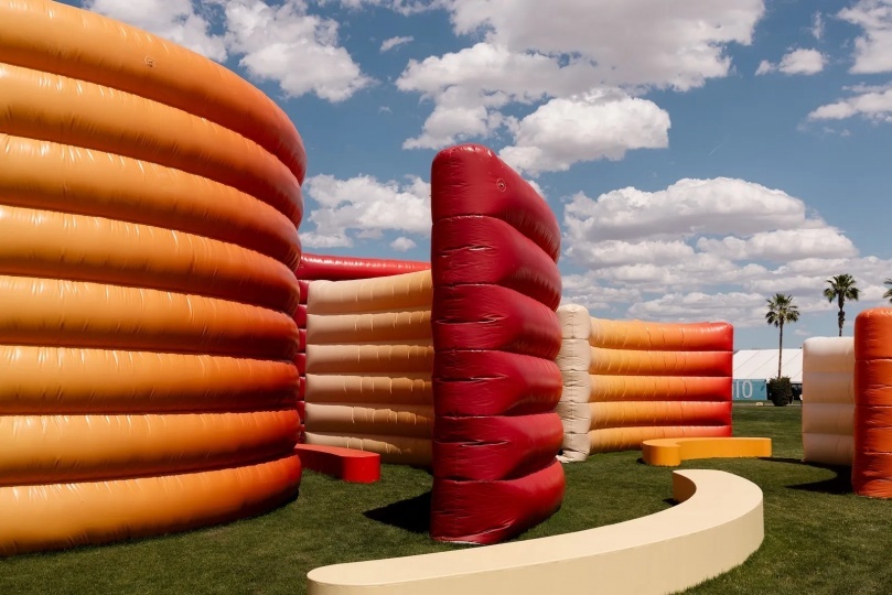 Сабин Марселис создала инсталляцию для фестиваля Coachella 2026