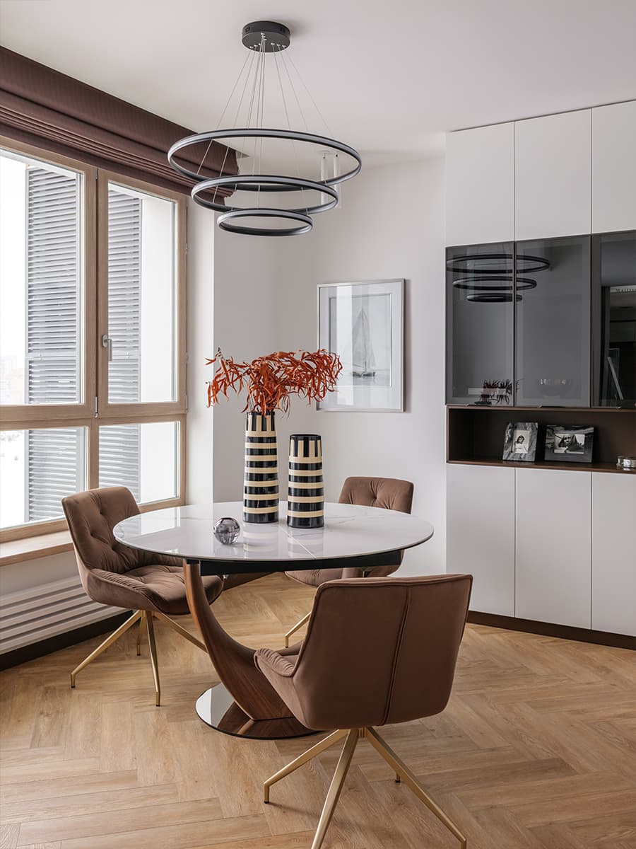 Изумрудные акценты в светлом интерьере екатеринбургской квартиры — проект студии AFFdesign