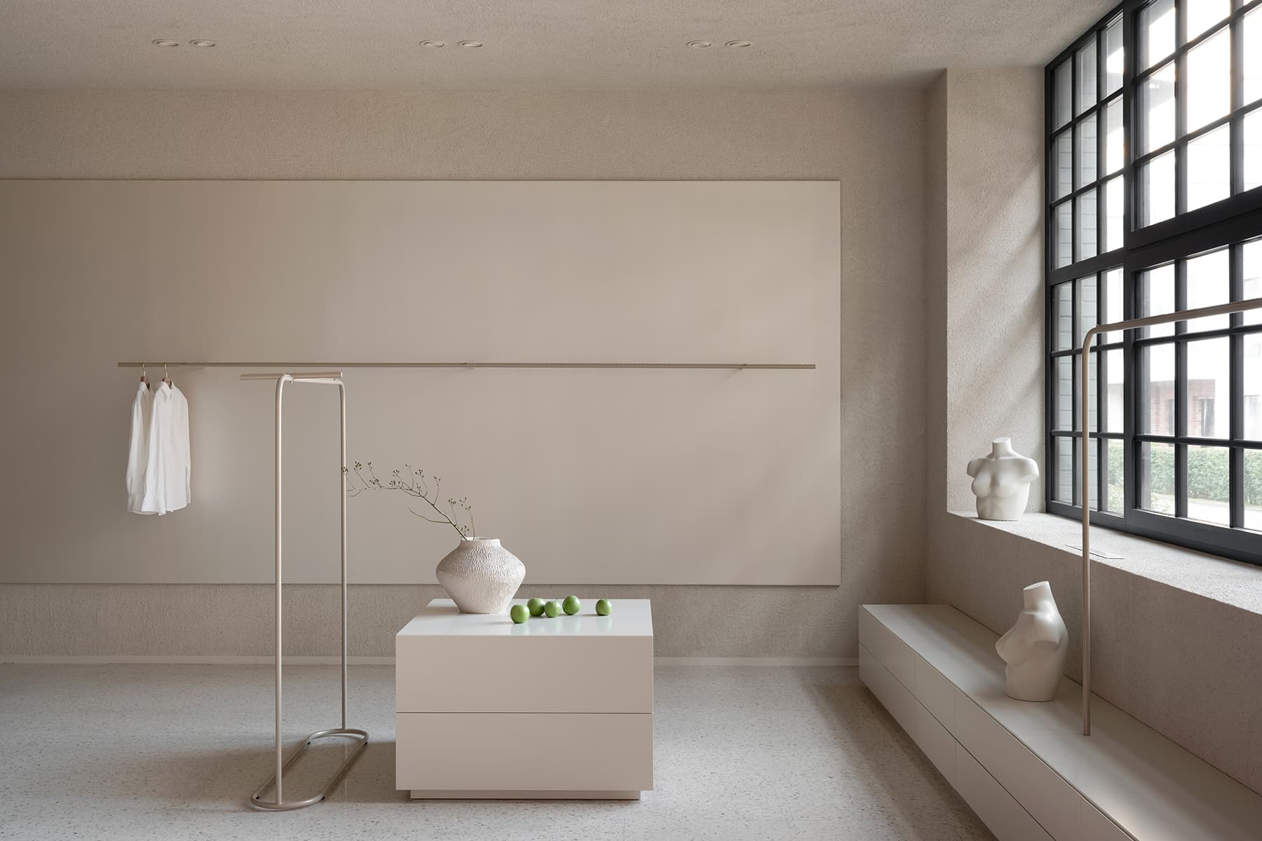 Обволакивающий интерьер флагмана бренда нижнего белья — проект бюро RMMSH