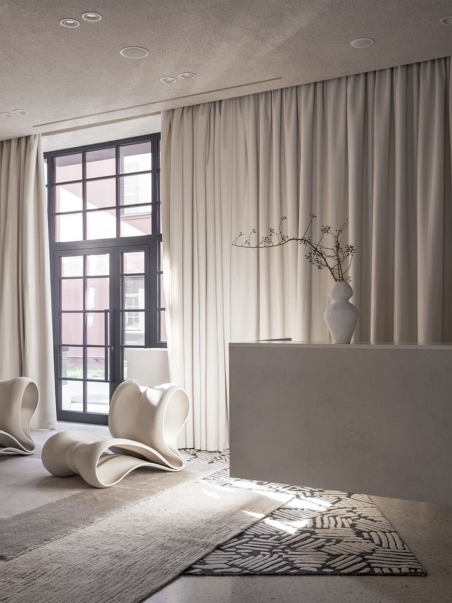 Обволакивающий интерьер флагмана бренда нижнего белья — проект бюро RMMSH