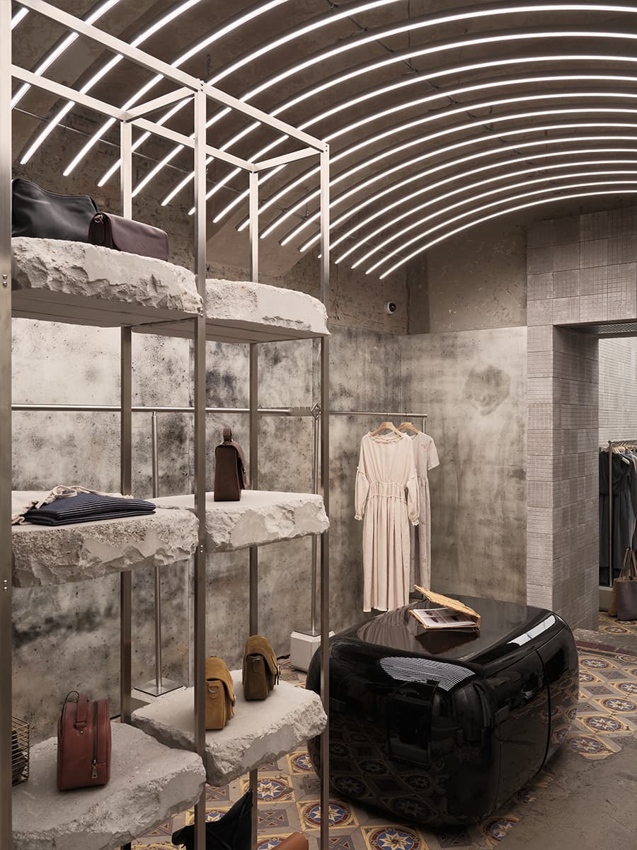 Историческая плитка в интерьере шоурума женской одежды — проект VISHNYAKOV & POKROVSKY