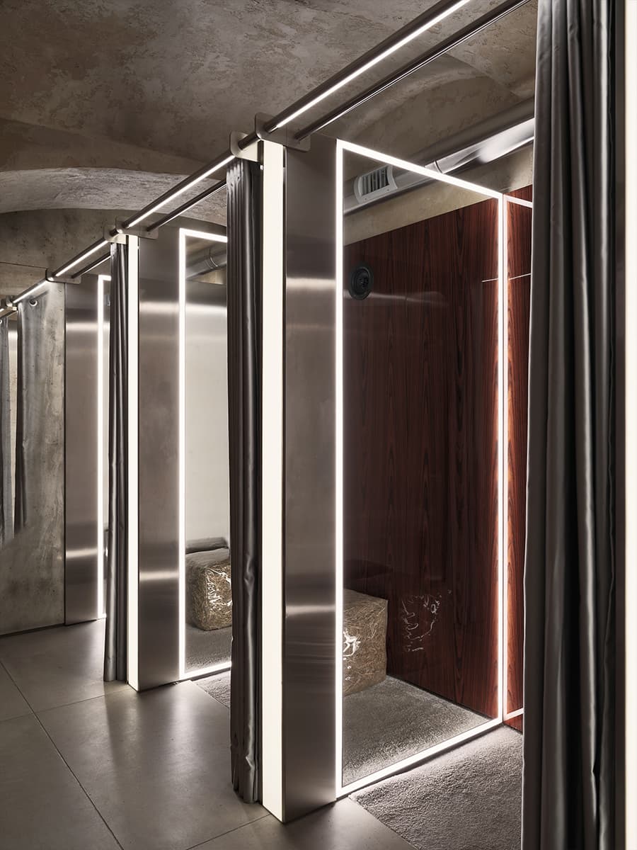 Историческая плитка в интерьере шоурума женской одежды — проект VISHNYAKOV & POKROVSKY