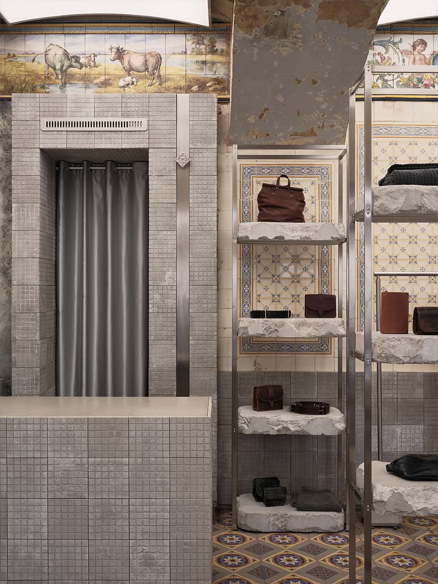 Историческая плитка в интерьере шоурума женской одежды — проект VISHNYAKOV & POKROVSKY