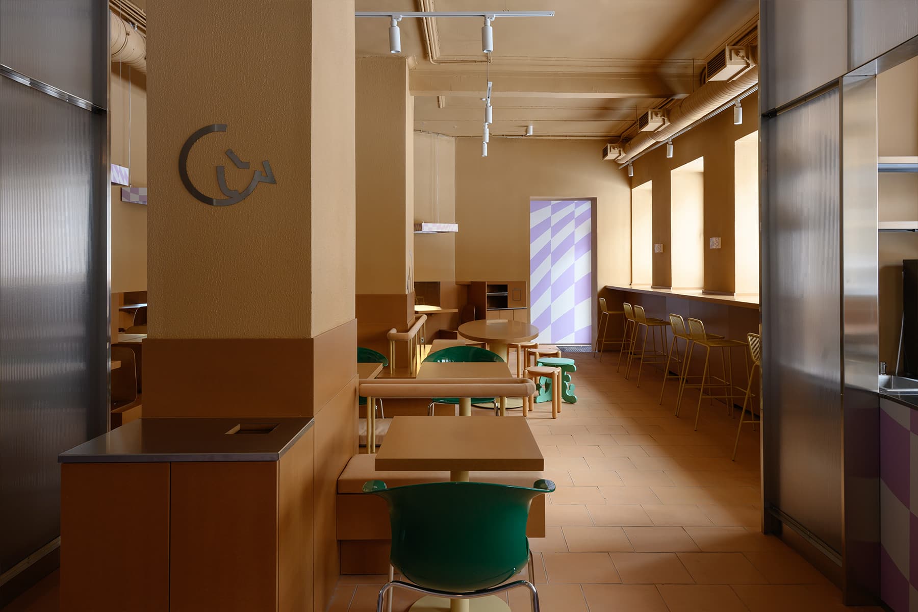 Камерный интерьер кафе здорового фастфуда — проект архитектурного бюро nomessprocess