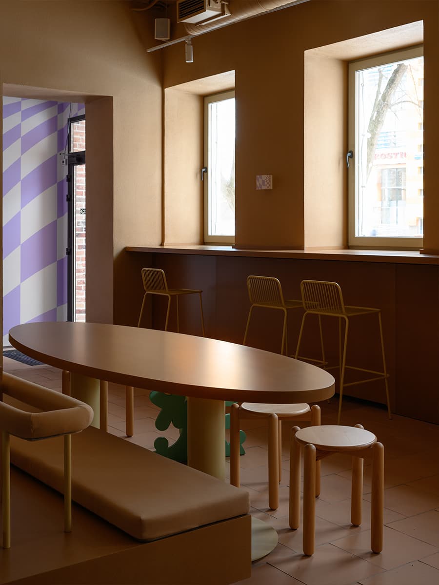 Камерный интерьер кафе здорового фастфуда — проект архитектурного бюро nomessprocess