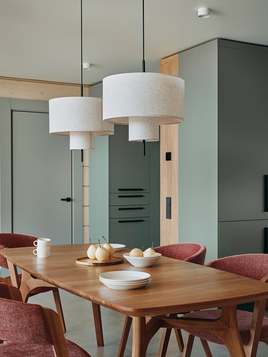 Современный интерьер дачи со скульптурной лестницей — проект VOLVES interiors