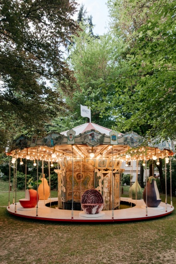 Совместная инсталляция Лайлы Гоар и Arket