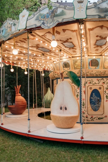 Совместная инсталляция Лайлы Гоар и Arket