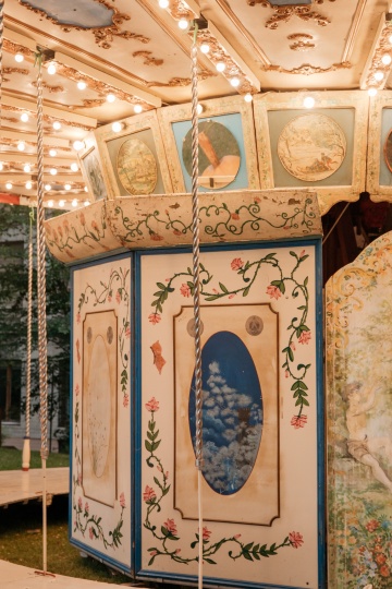 Совместная инсталляция Лайлы Гоар и Arket