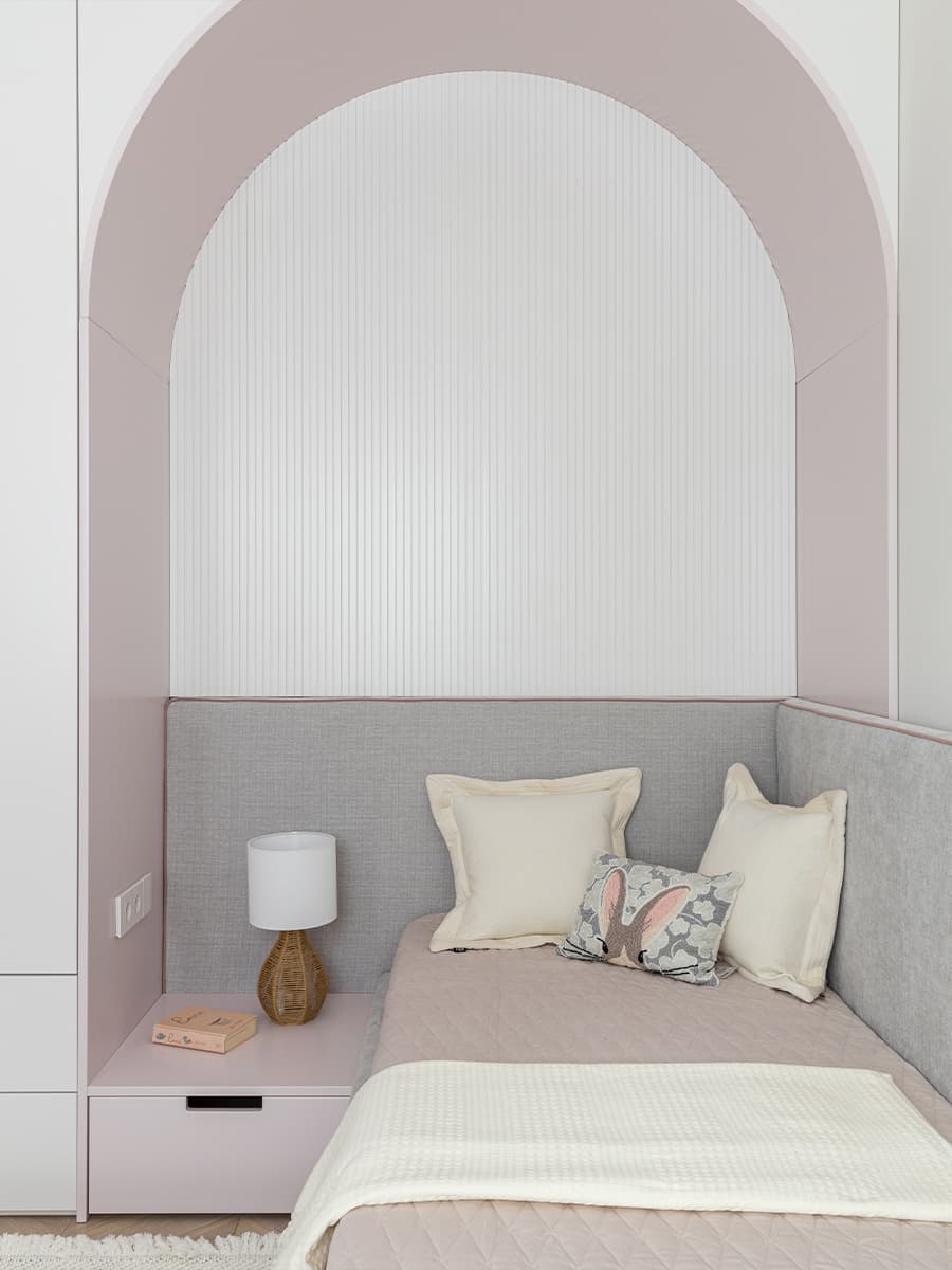 Конфетные цвета и арки в интерьере детских спален — проект Starikova. Architects