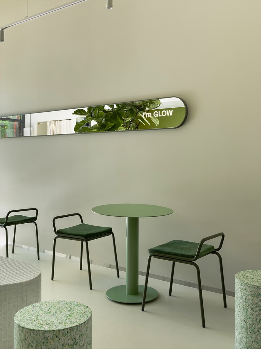 Бодрящие лаймовые тона в интерьере ресторана здорового питания — проект студии дизайна 1820