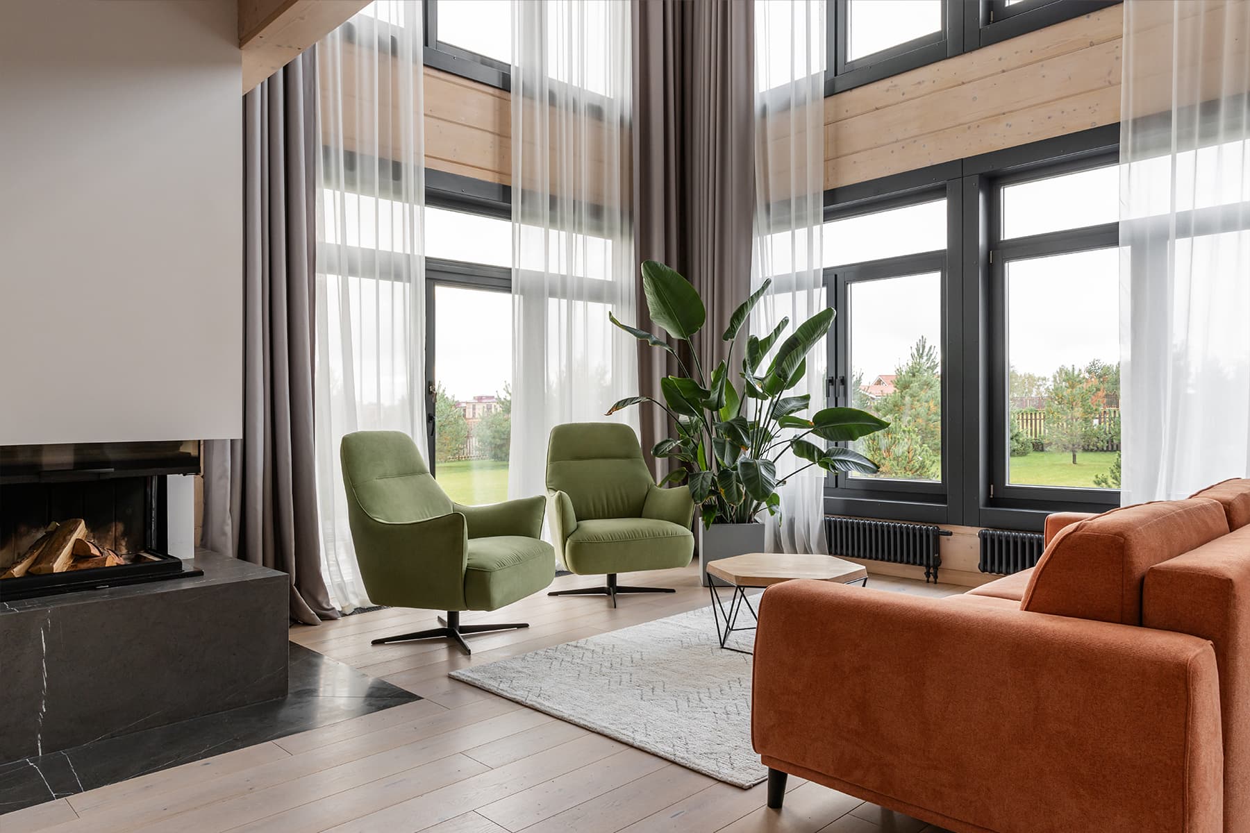 Теплота клееного бруса в интерьере загородного дома — проект Екатерины Беляковой