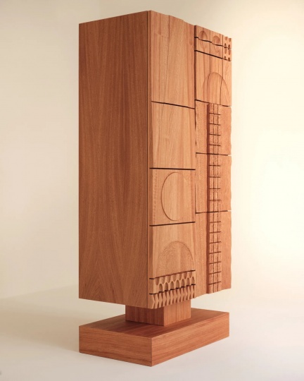 SEM представил коллекцию мебели из резного дерева по дизайну Ханнеса Пира