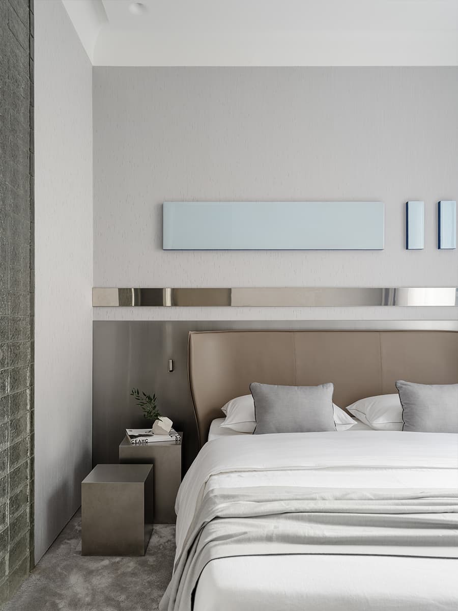 Акцентная кухня в интерьере маленькой квартиры под сдачу в аренду — проект atlburo