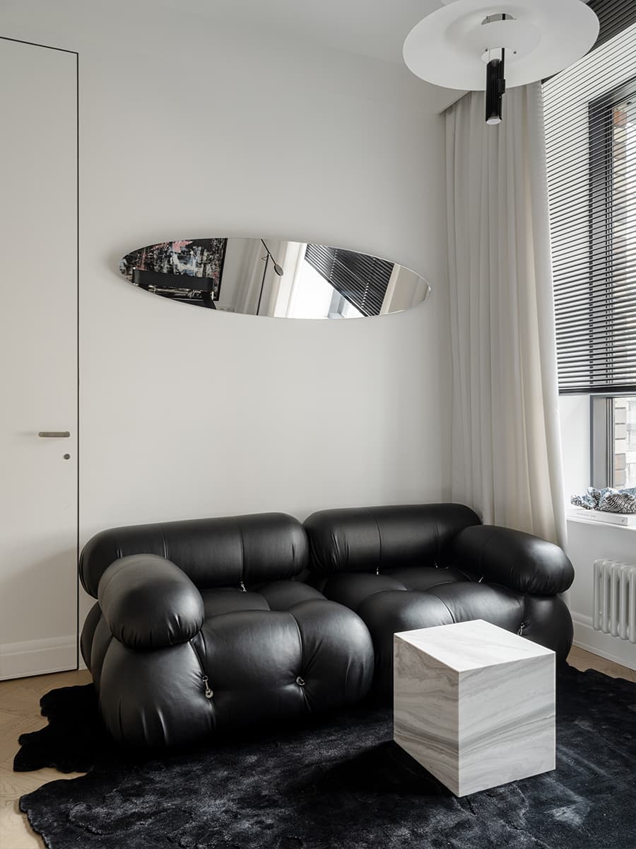 Акцентная кухня в интерьере маленькой квартиры под сдачу в аренду — проект atlburo