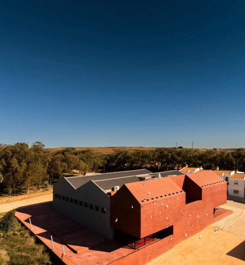 Студия Spaceworkers превратила зернохранилища в музей