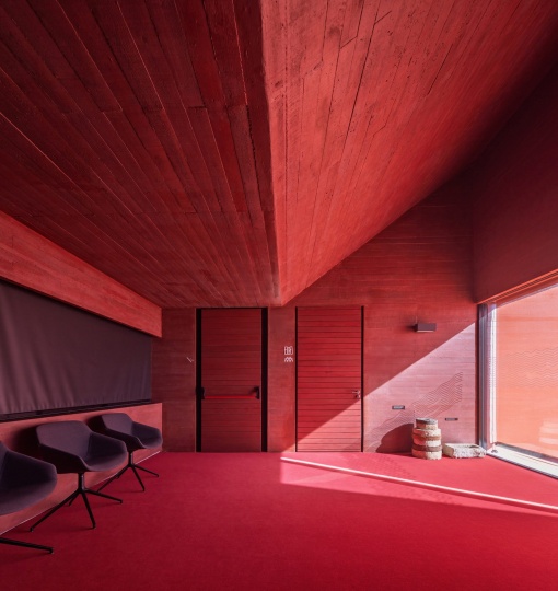 Студия Spaceworkers превратила зернохранилища в музей