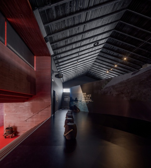 Студия Spaceworkers превратила зернохранилища в музей