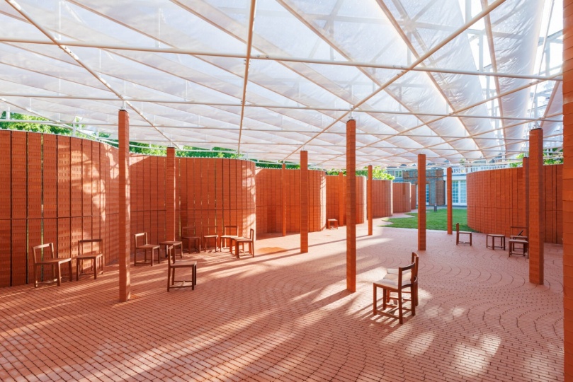 LANZA atelier построило первый кирпичный павильон Serpentine