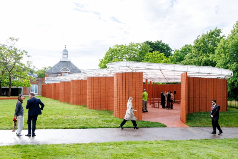 LANZA atelier построило первый кирпичный павильон Serpentine