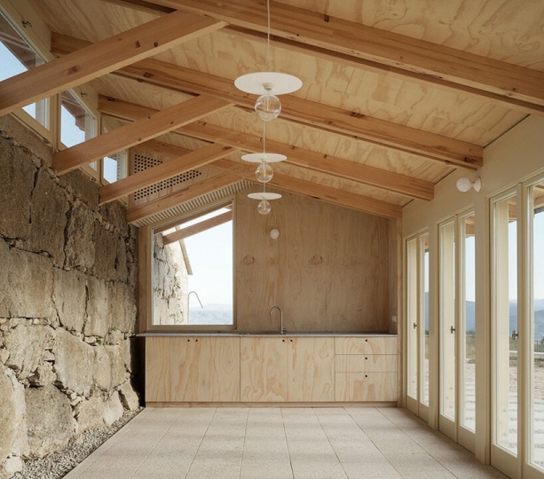 FIRM и BASED architecture реконструировали общественный центр в испанской деревне