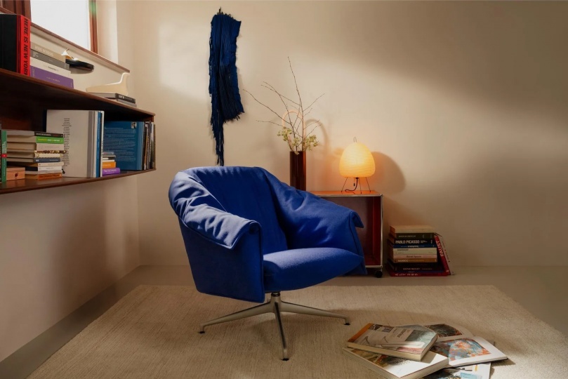 Studio Œ разработала лаунж-кресло для Vitra со свободной обивкой