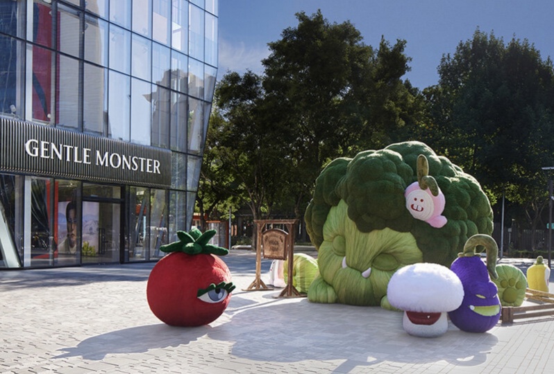 В бутиках Gentle Monster появились декорации в виде гигантских овощей