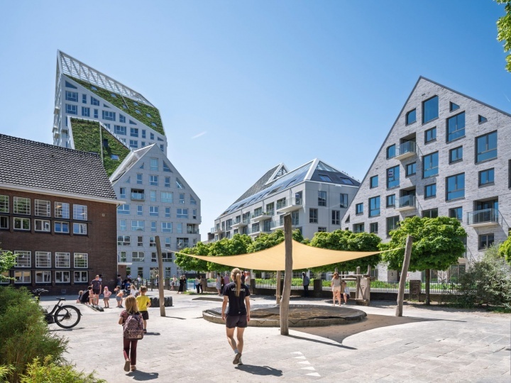 Бюро MVRDV построило жилой комплекс угловатой формы в Эйндховене