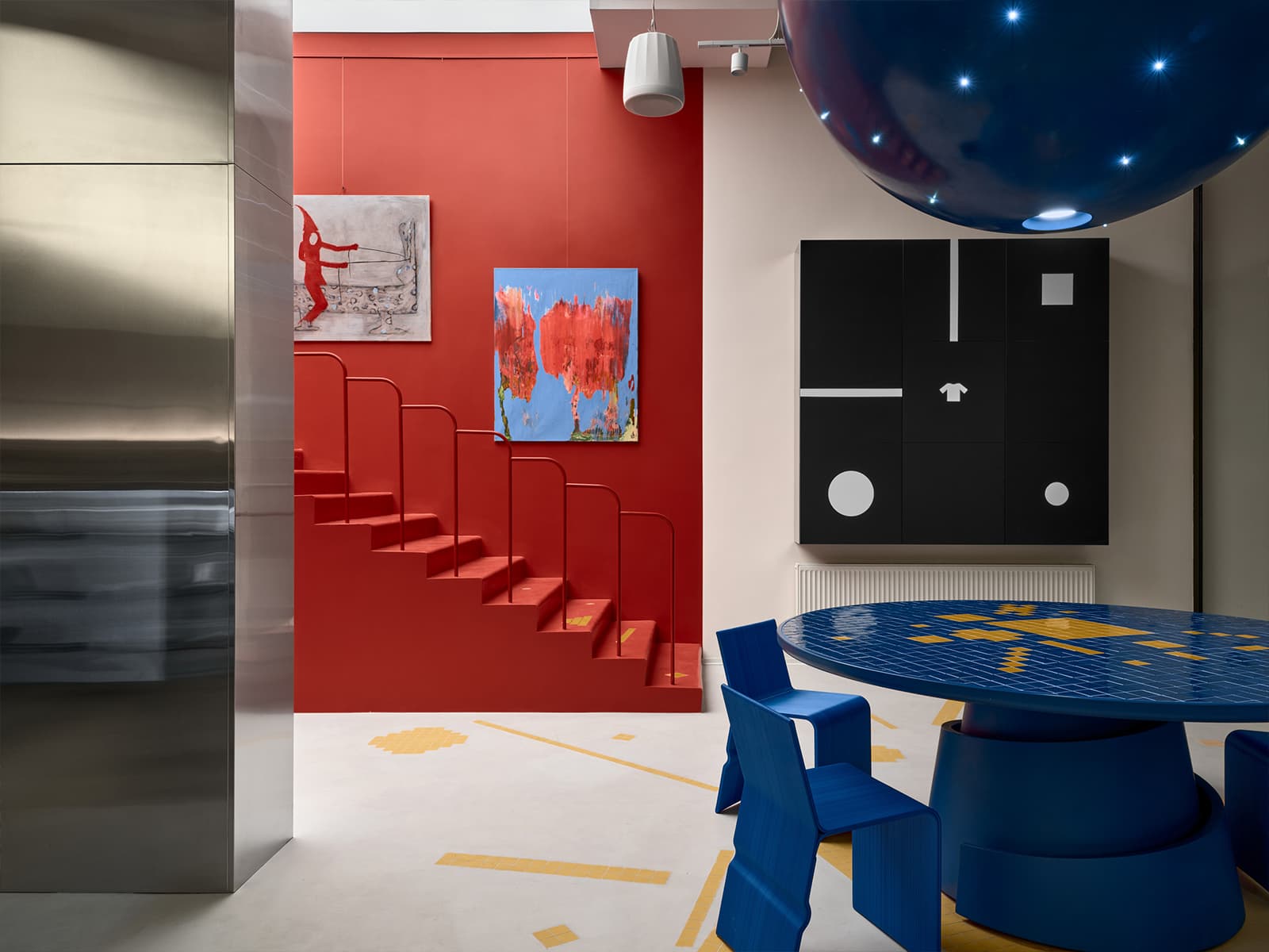 Формы и цвета авангарда в интерьере кофейни в Екатеринбурге — проект BLOK Studio