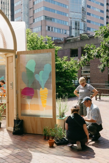 Studio Folk Architects и Raskl построили общественную теплицу в Лондоне