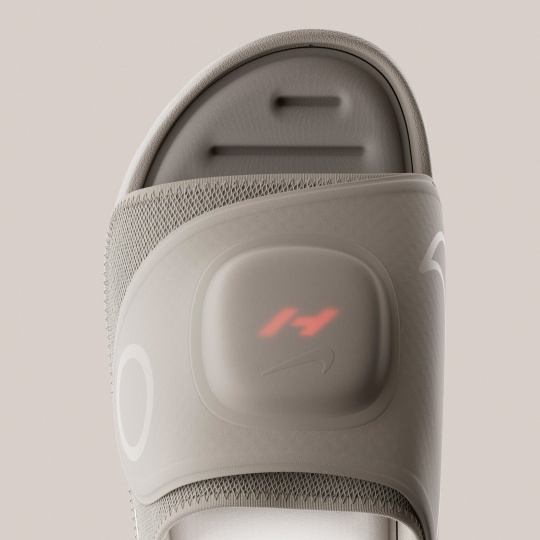 Nike показала шлепанцы для восстановления стоп